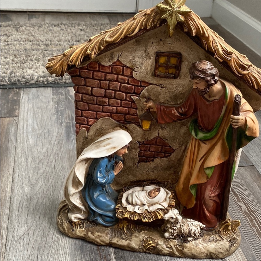 Traditional Nativity Scene with Blue and Brown Details - Picture 3 of 13